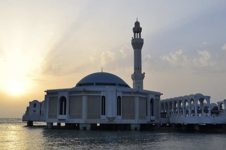 Full-Day Jeddah City Highlights Tour: Al-Balad, Corniche & Floating Mosque