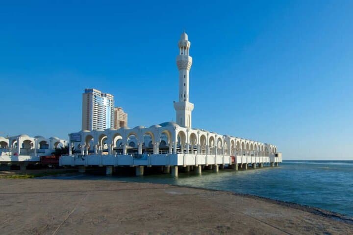 Full-Day Jeddah City Highlights Tour: Al-Balad, Corniche & Floating Mosque photo 3