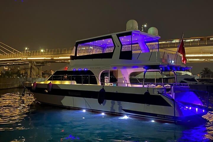 Private Bosphorus Yacht Charter: 2-Hour Family Cruise in Istanbul photo 3