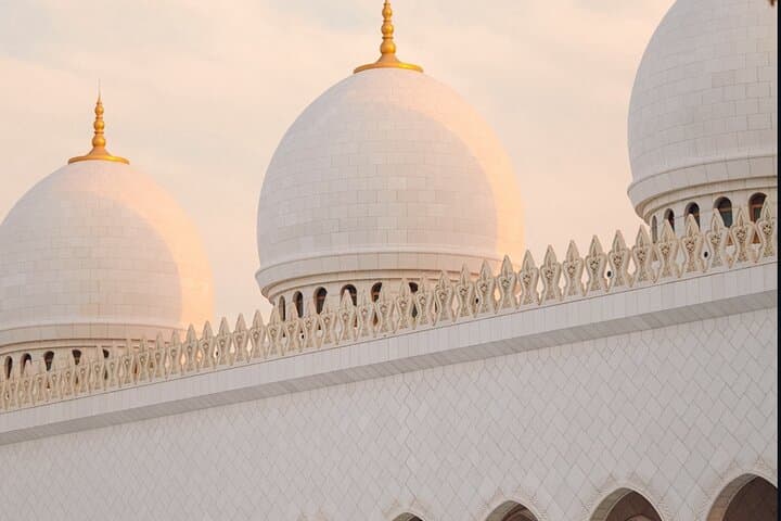 Sheikh Zayed Grand Mosque Guided Tour: Emirati-Led Cultural Visit in Abu Dhabi photo 3