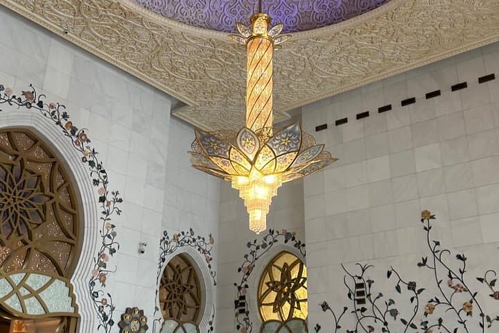 Sheikh Zayed Grand Mosque Guided Tour: Emirati-Led Cultural Visit in Abu Dhabi photo 4