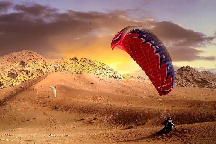 Dubai Tandem Paragliding: 15-Minute Flight with Hotel Transfers