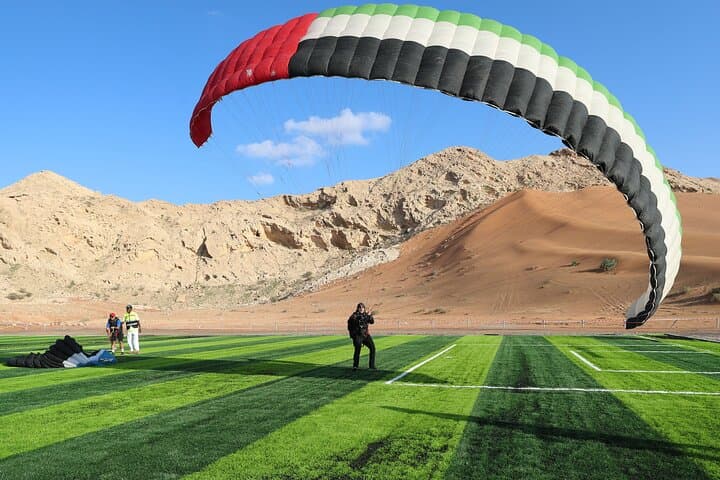 Dubai Tandem Paragliding: 15-Minute Flight with Hotel Transfers photo 5