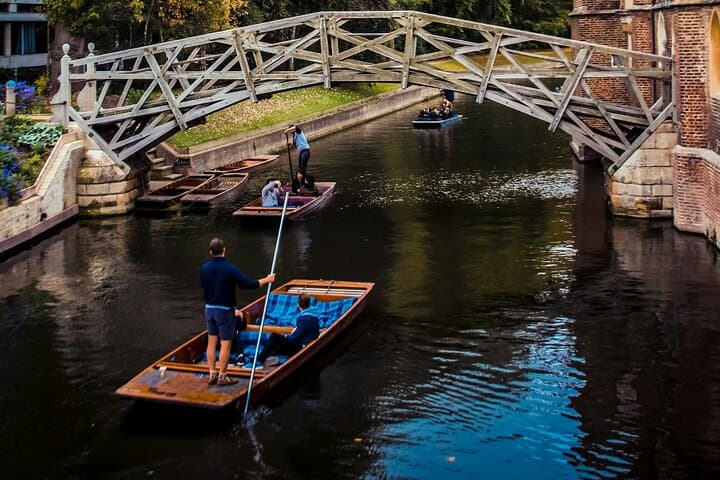 Glide the Cam: Private Day Trip to Cambridge with Classic Punting
