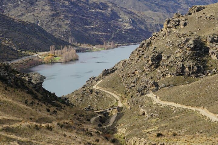 Lake Dunstan & Carrick Winery: Boat Cruise and eBike Wine Tasting in Central Otago