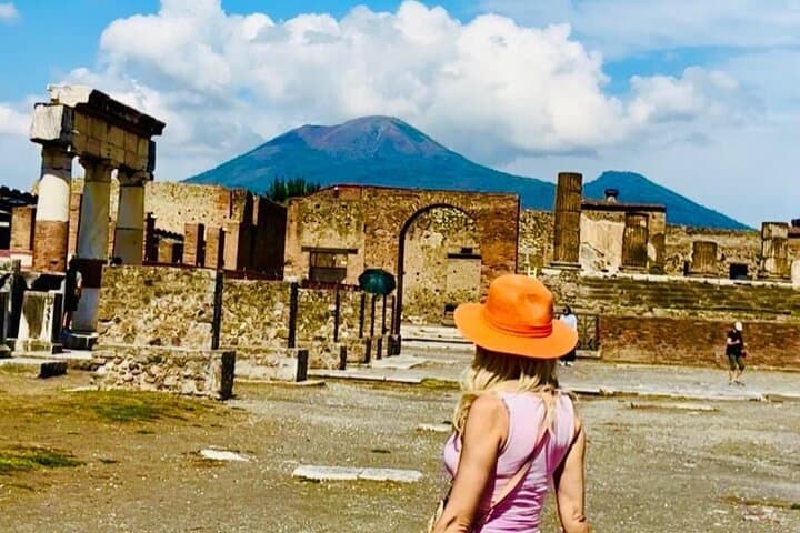 Pompeii and Mount Vesuvius Day Tour from Naples with Light Lunch