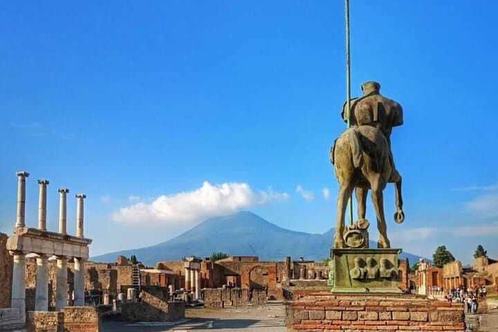 Pompeii and Mount Vesuvius Day Tour from Naples with Light Lunch photo 6