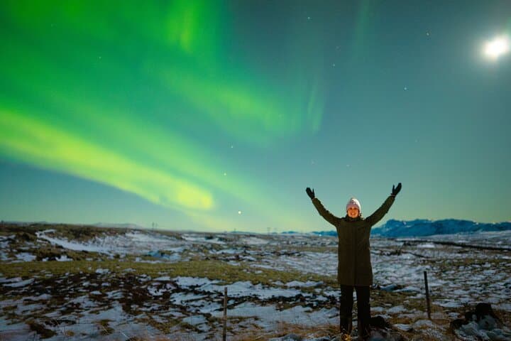 Northern Lights Guided Bus Tour from Reykjavik — Aurora Chasing on Icelandic Nights photo 2
