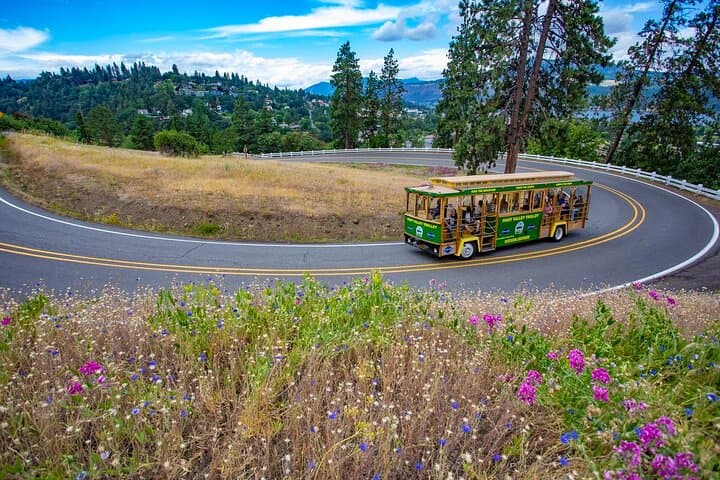Fruit Valley Trolley Tour: Hood River Orchard & Lavender Scenic Ride