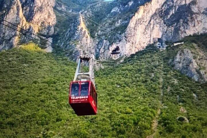 Monterrey Garcia Caves & Cable Car Full-Day Tour: Panoramic Views and Underground Passages