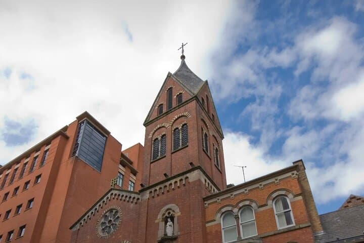 Self-Guided Manchester Walking Tour with Audio Audio Guide — Town Hall to Chetham's Library photo 5