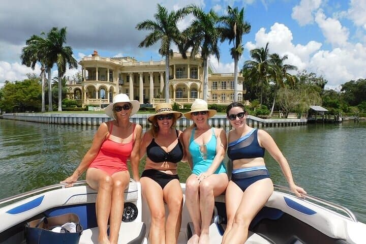 Sarasota 2-Hour Dolphin and Sightseeing Private Boat Charter