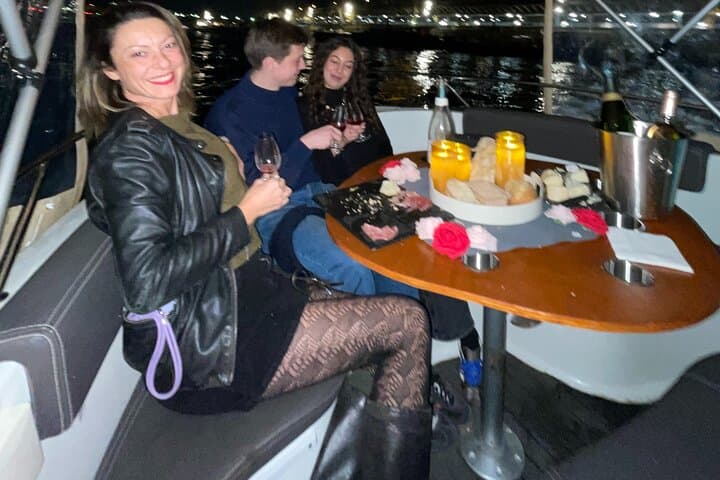 Private Seine River Cruise from Musée d'Orsay — 90-Minute Paris Highlights photo 4