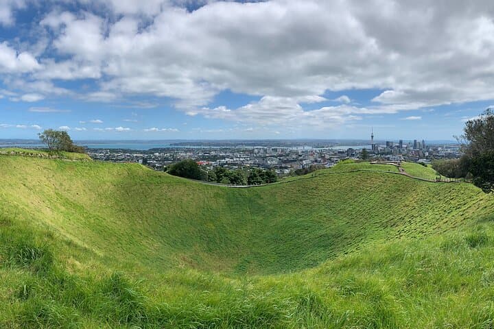 Auckland Full-Day Sightseeing Tour: Volcano Views, West Coast Beaches & Devonport photo 2