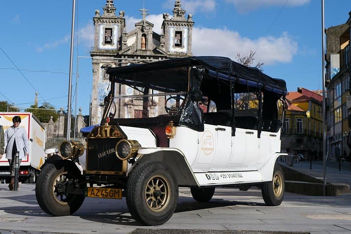 Porto in a Classic Ford T: Private 1-Hour Historic City Tour photo 4