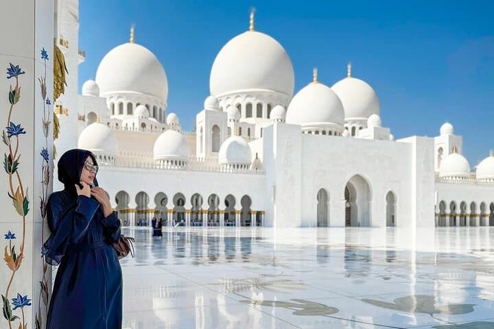 Private Abu Dhabi Full-Day Sightseeing from Dubai: Sheikh Zayed, Qasr Al Watan & Corniche photo 2