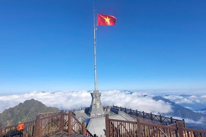 Private Fansipan Cable Car and Glass Bridge Tour in Sa Pa photo 2