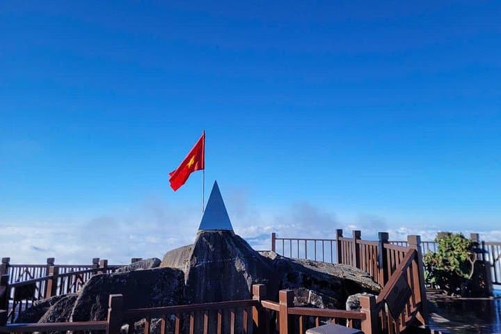 Private Fansipan Cable Car and Glass Bridge Tour in Sa Pa photo 3