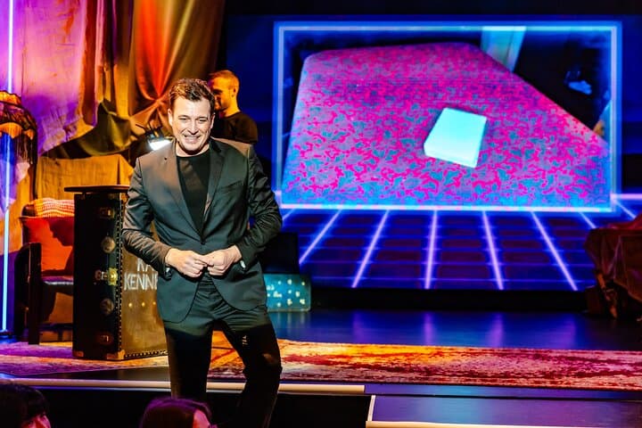 Jamie Allan's Amaze: Off-Broadway Illusion at New World Stages photo 4