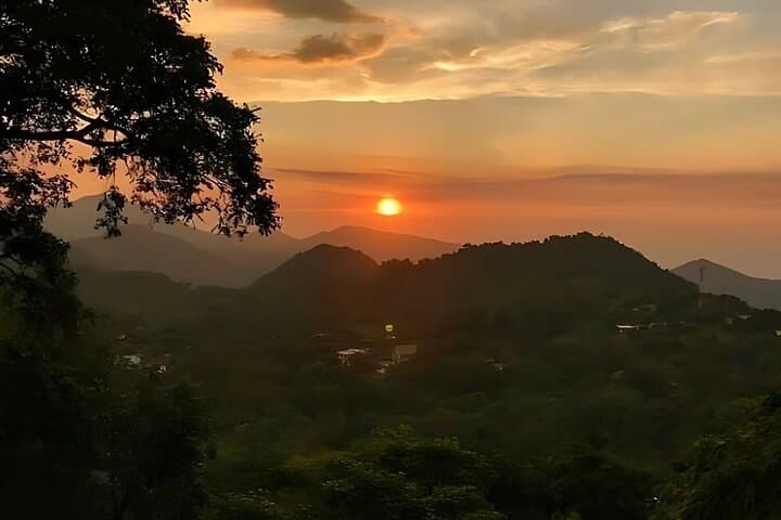 Minca Wiwa Campfire: Tower of the Sun Sunset & Ceremonial Cocoa Experience