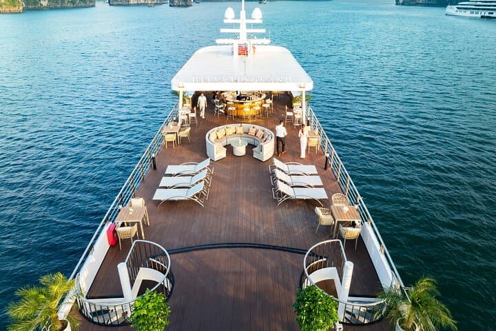 Luxury Ha Long Bay Cruise from Tuan Chau: Kayaking, Jacuzzi & Sunset Bioluminescence photo 3