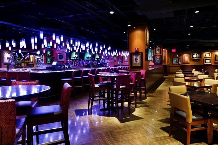Hard Rock Cafe Las Vegas: Classic Smashed Burgers & Rock ’n’ Roll Dining on the Strip
