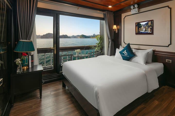 3-Day Deluxe Halong Bay Cruise: Kayaking, Caves & Lan Ha Bay photo 4
