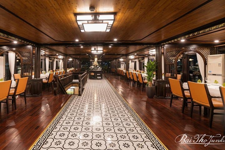 3-Day Luxury Halong Bay Cruise: Kayaking, Caves & Island Beaches photo 2