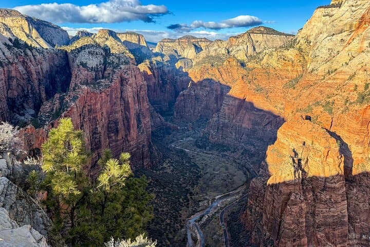 Conquering Angels Landing: Small-Group Hike with Permits in Zion National Park photo 4