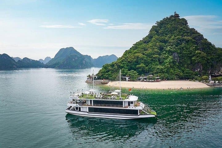 Hercules Luxury Half-Day Cruise in Halong Bay: Kayak Luon Cave & Ti Top Beach photo 1