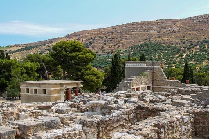 From Labyrinths to Olive Presses: Private Knossos Palace & Olive Oil Tasting
