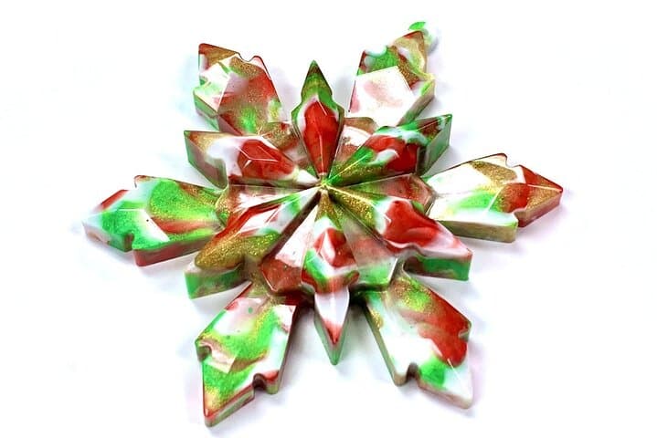 Fluid Art Christmas Ornaments Workshop in Fort Lauderdale — Paint-Pour Holiday Crafts photo 5