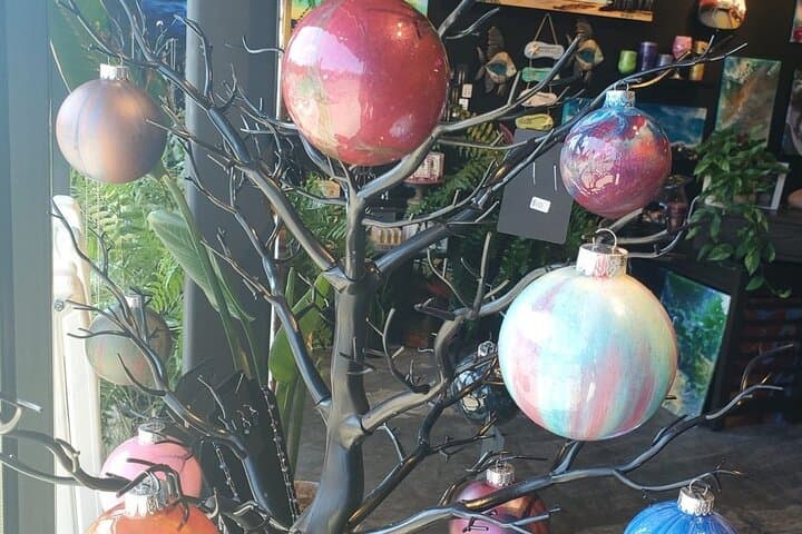 Fluid Art Christmas Ornaments Workshop in Fort Lauderdale — Paint-Pour Holiday Crafts photo 6