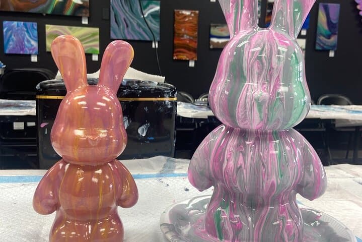 Fluid Piggybank Characters Class in Fort Lauderdale — DIY Pour-Paint Workshop photo 5