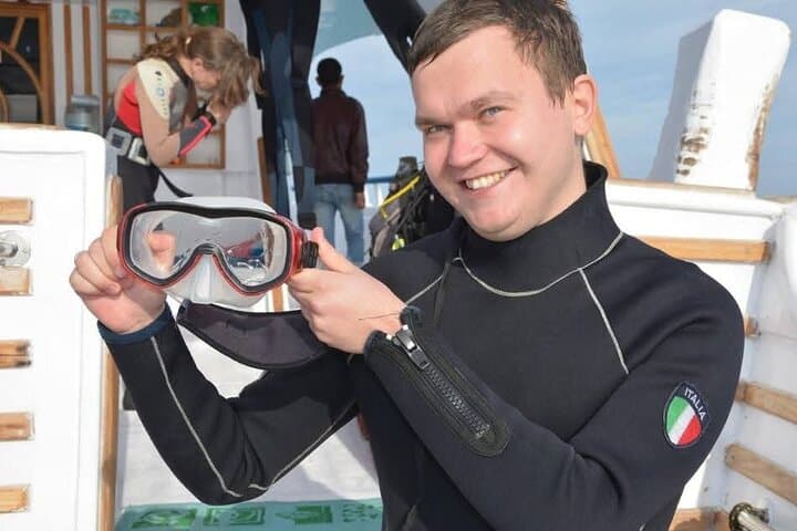 Hurghada Diving Experience with Lunch: 2 Dives, Gear & Transfers photo 4