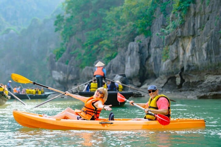 Halong Bay Shore Excursion: Best Day Cruise to Thien Cung & Dau Go Caves photo 1
