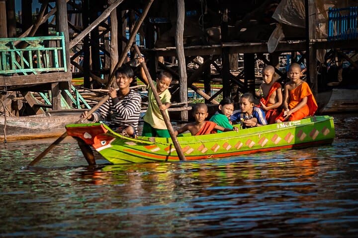 Kampong Phluk Half-Day Private Tour — Tonle Sap Boat & Canoe Experience photo 6