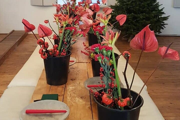 Flower Art Workshop in Rome with a Local Florist — 90-Minute Bouquet Class photo 2
