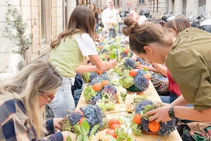 Flower Art Workshop in Rome with a Local Florist — 90-Minute Bouquet Class