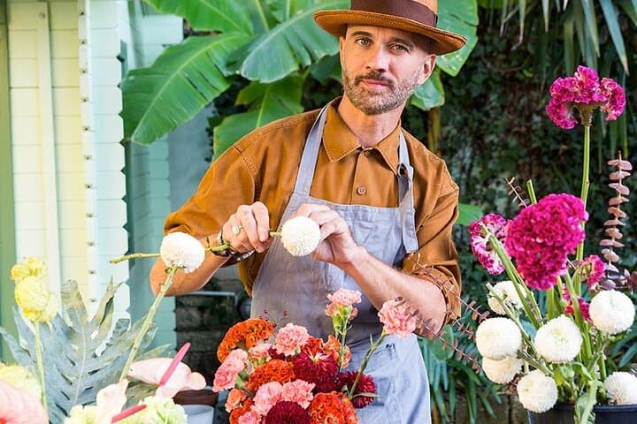 Flower Art Workshop in Rome with a Local Florist — 90-Minute Bouquet Class photo 4
