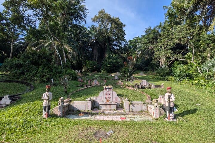 Bukit Brown to MacRitchie: Jungle and Heritage Walk in Singapore photo 4
