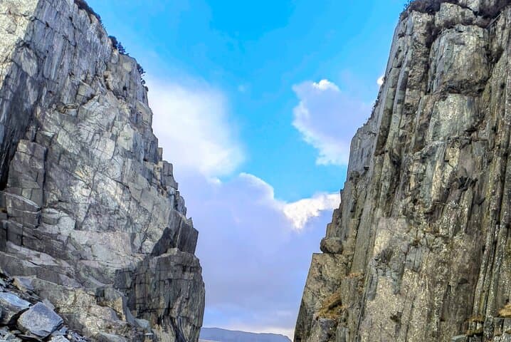 Snowdonia Mountains, Lakes & Waterfalls Private Hike: Cwm Idwal, Dinorwic Quarry & Aber Falls photo 4
