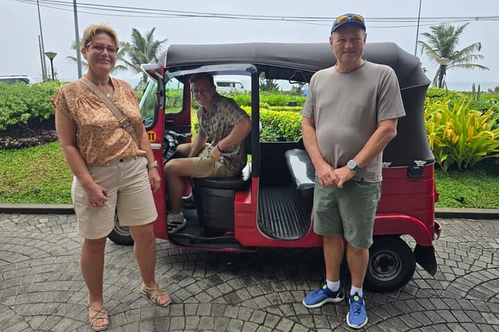 Colombo Tuk Tuk Heritage Tour: Temples, Colonial Landmarks & Tea Tastes photo 3