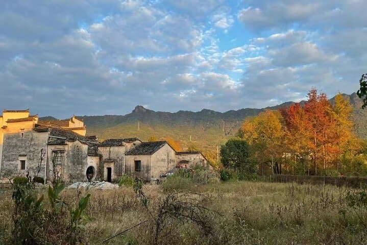 Huangshan Day Tour: Cable Car to White Goose Ridge, Ancient Villages & Qiyun Mountain photo 4