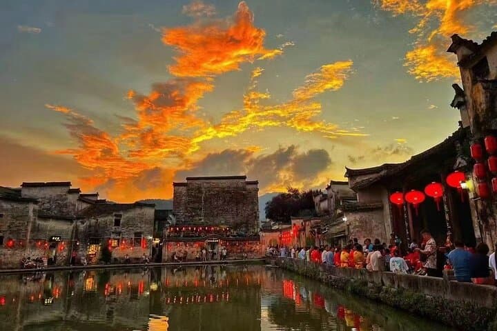 Huangshan Day Tour: Cable Car to White Goose Ridge, Ancient Villages & Qiyun Mountain photo 6