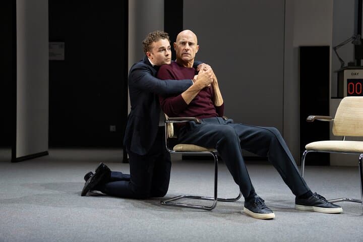 Oedipus on Broadway: Modern Political Thriller Meets Ancient Tragedy photo 3