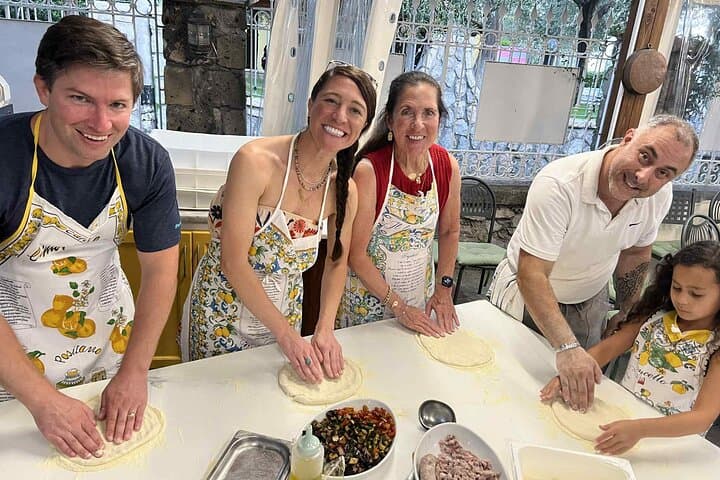 Pizza Making Class in Sorrento Lemon Grove: Hands-On Neapolitan Pizza & Limoncello Tasting photo 4