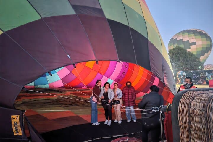 Hot Air Balloon Over Teotihuacan: Sunrise Flight, Breakfast & Pyramids from CDMX