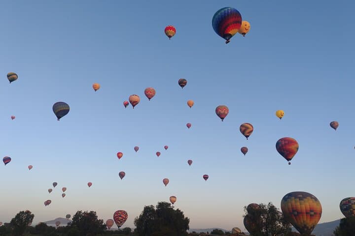 Hot Air Balloon Over Teotihuacan: Sunrise Flight, Breakfast & Pyramids from CDMX photo 2