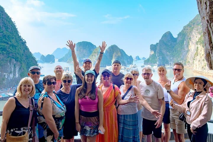 Halong Bay Shore Excursion: Best Day Cruise to Thien Cung & Dau Go Caves photo 3